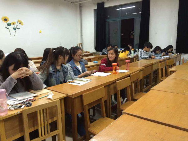 学员讨论.jpg
