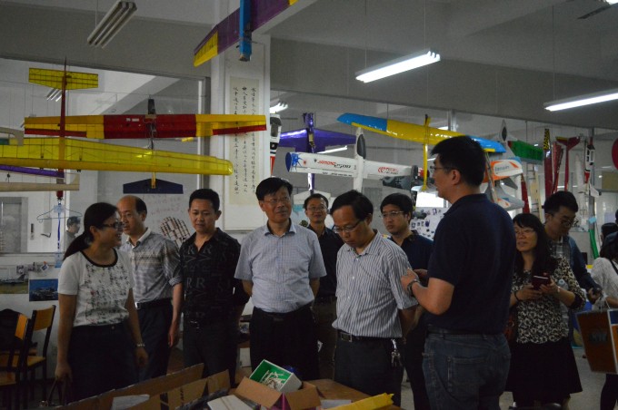 2-参观训练中心.jpg