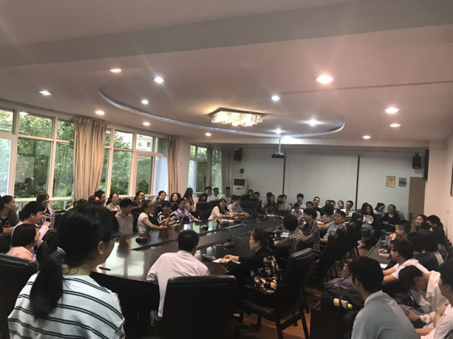 1学生座谈会.jpg